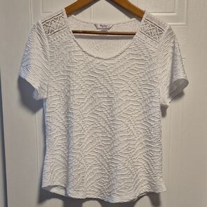 Tan Jay white, short sleeve blouse, lovely pattern, lace inset at shoulder, PM/M